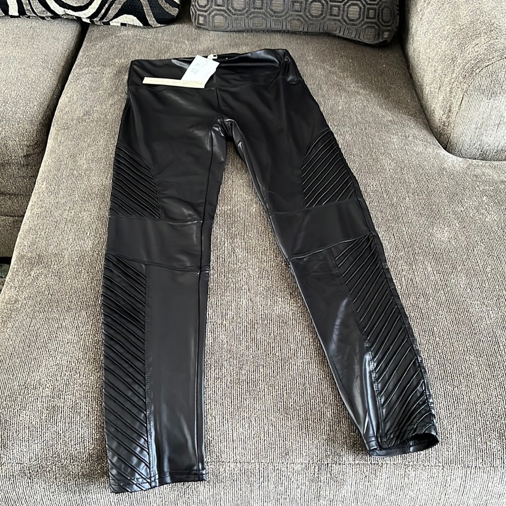 ⚡️2/$15 SHE & SKY: Vegan Leather Moto Leggings | Size M